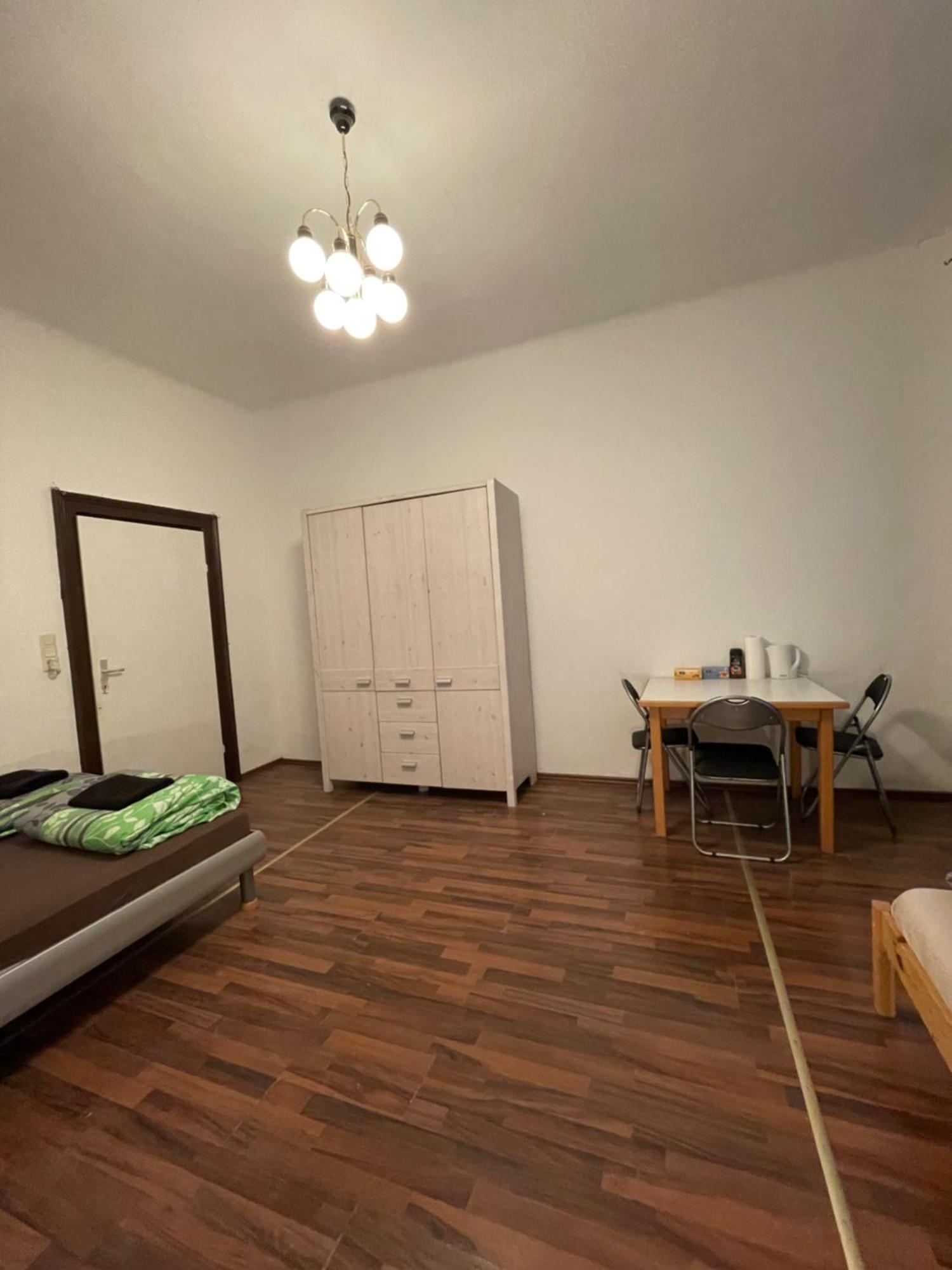 U6 Schoepfwerk Hostel 11 Відень Екстер'єр фото