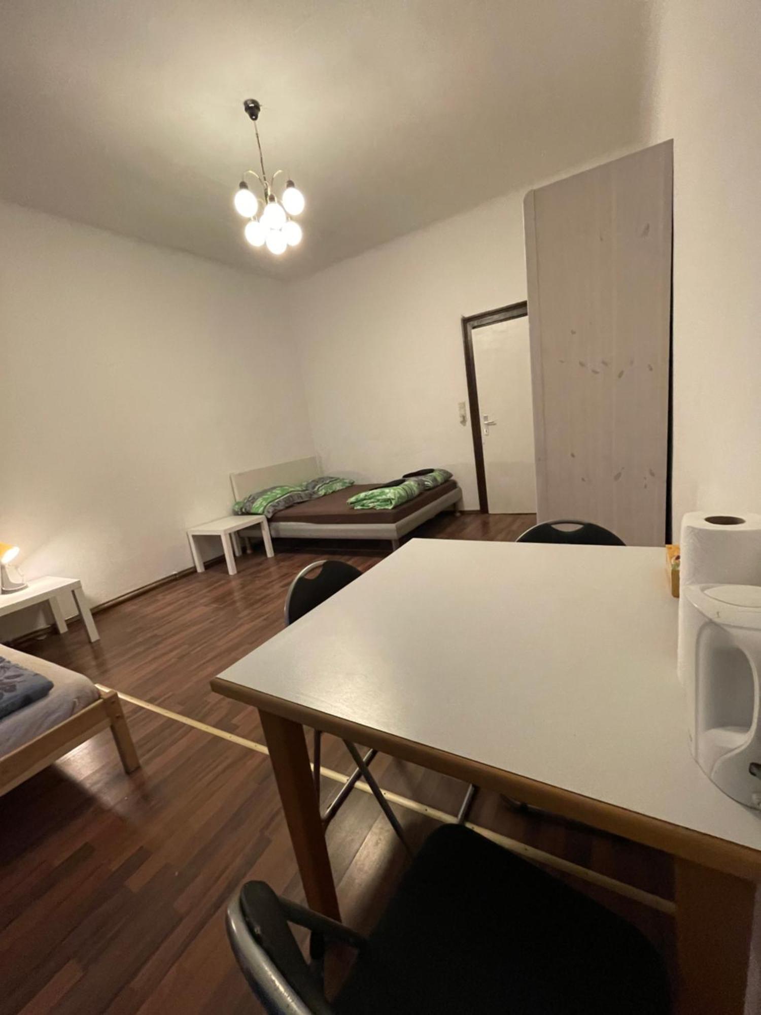 U6 Schoepfwerk Hostel 11 Відень Екстер'єр фото